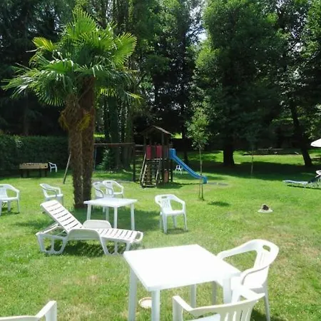 Sleeps 6 Pool Ferienhaus *