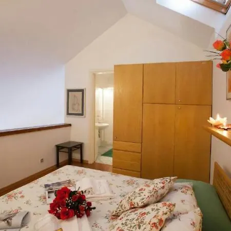 Sleeps 6 Pool Ferienhaus *
